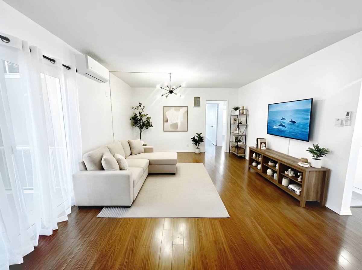 Apartment for rent at 445 E Magnolia Blvd, Burbank, CA 91501