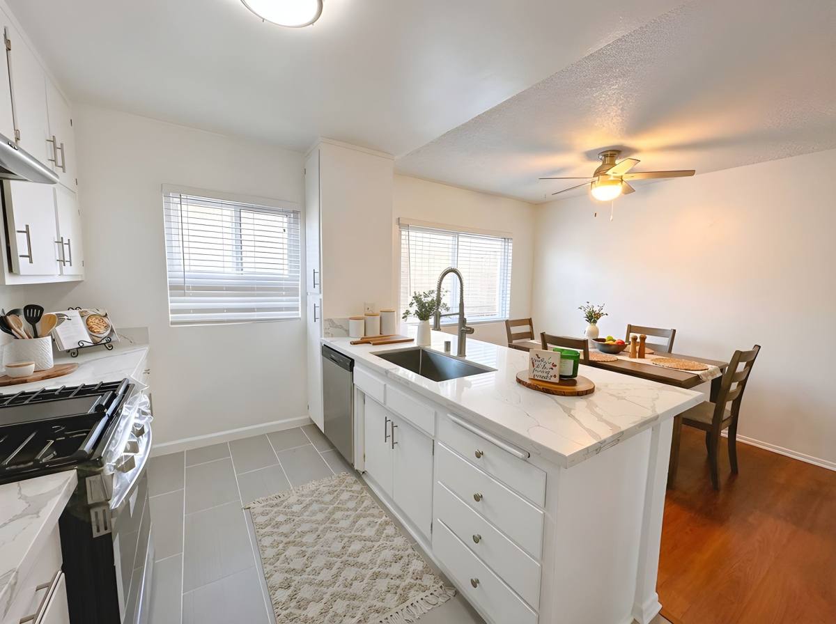 Apartment for rent at 445 E Magnolia Blvd, Burbank, CA 91501