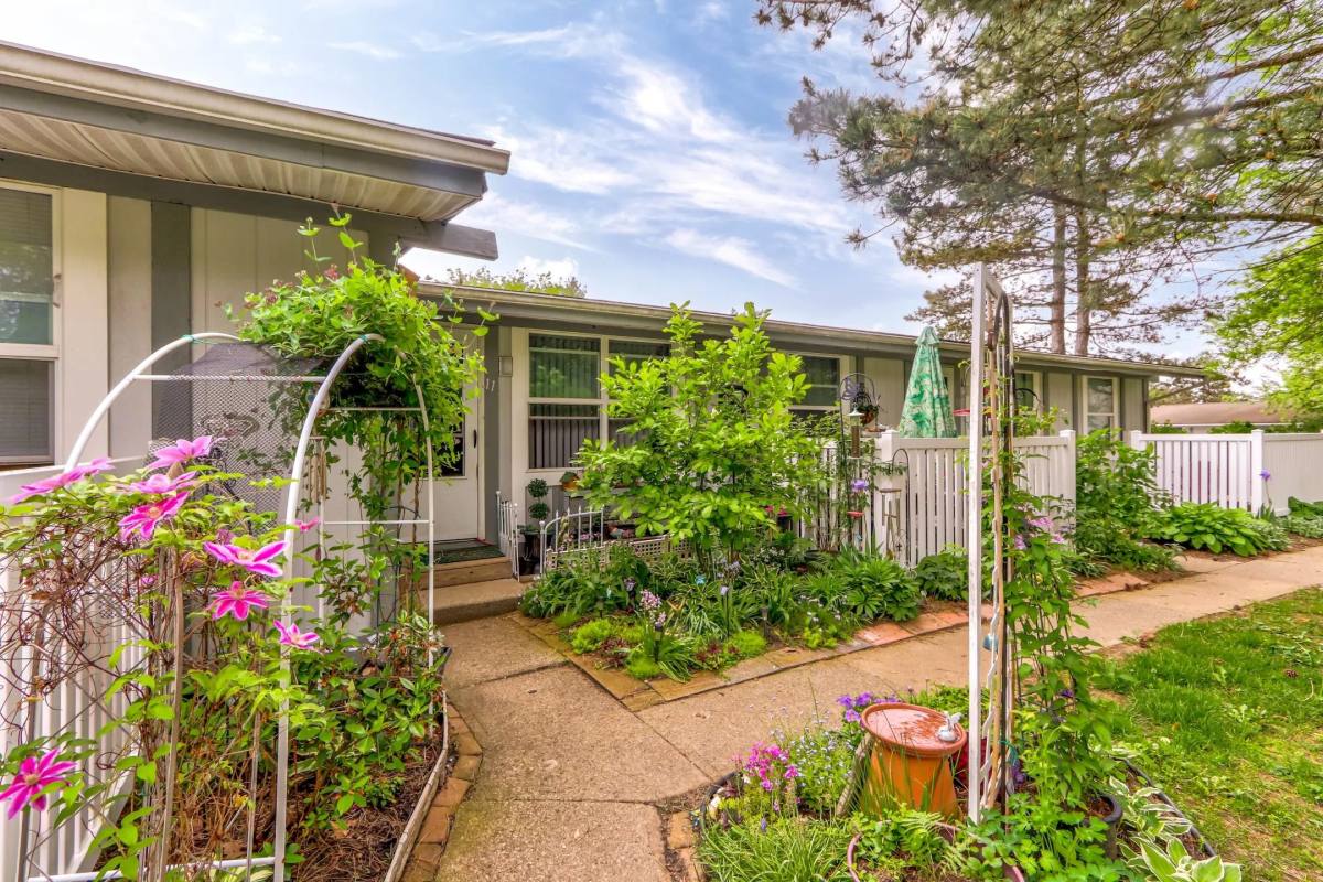 Townhouse for rent at Carriage Hill, 900 Dawn Court #57, Medina, OH 44256