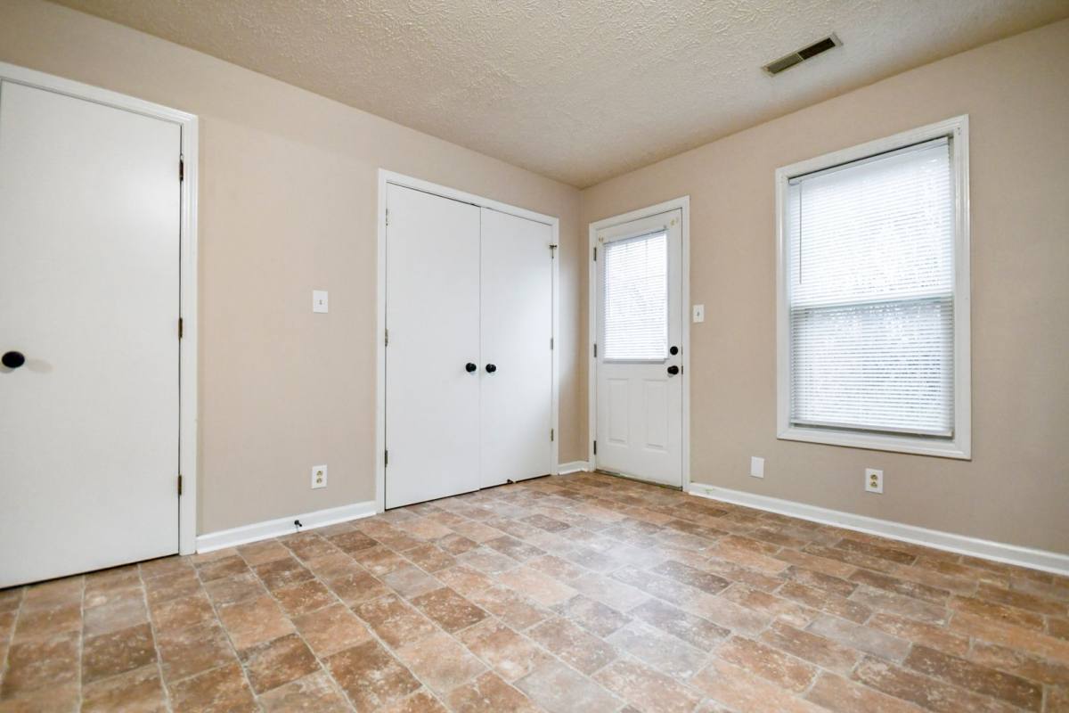 Apartment for rent at 1710 Baltimore Dr, Clarksville, TN 37043
