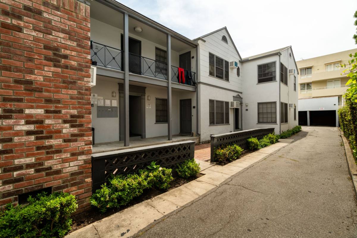 Apartment for rent at 457-459 Kelton Ave, Los Angeles, CA 90024