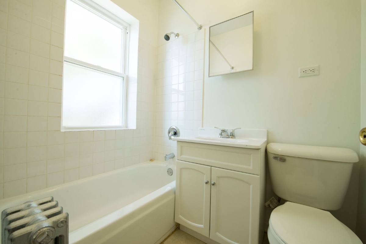 Apartment for rent at 5024 W Quincy St, Chicago, IL 60644