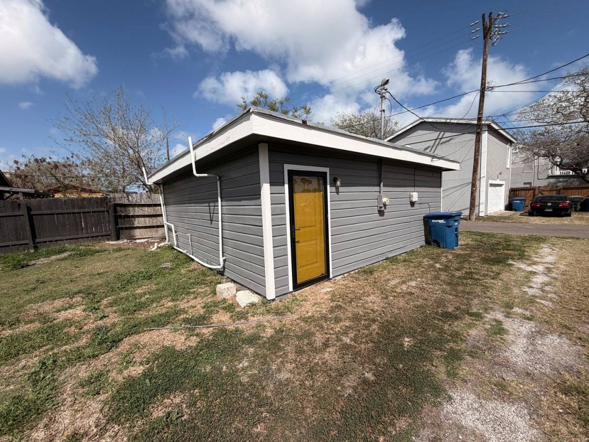 Apartment for rent at 1124 2nd St, Corpus Christi, TX 78404