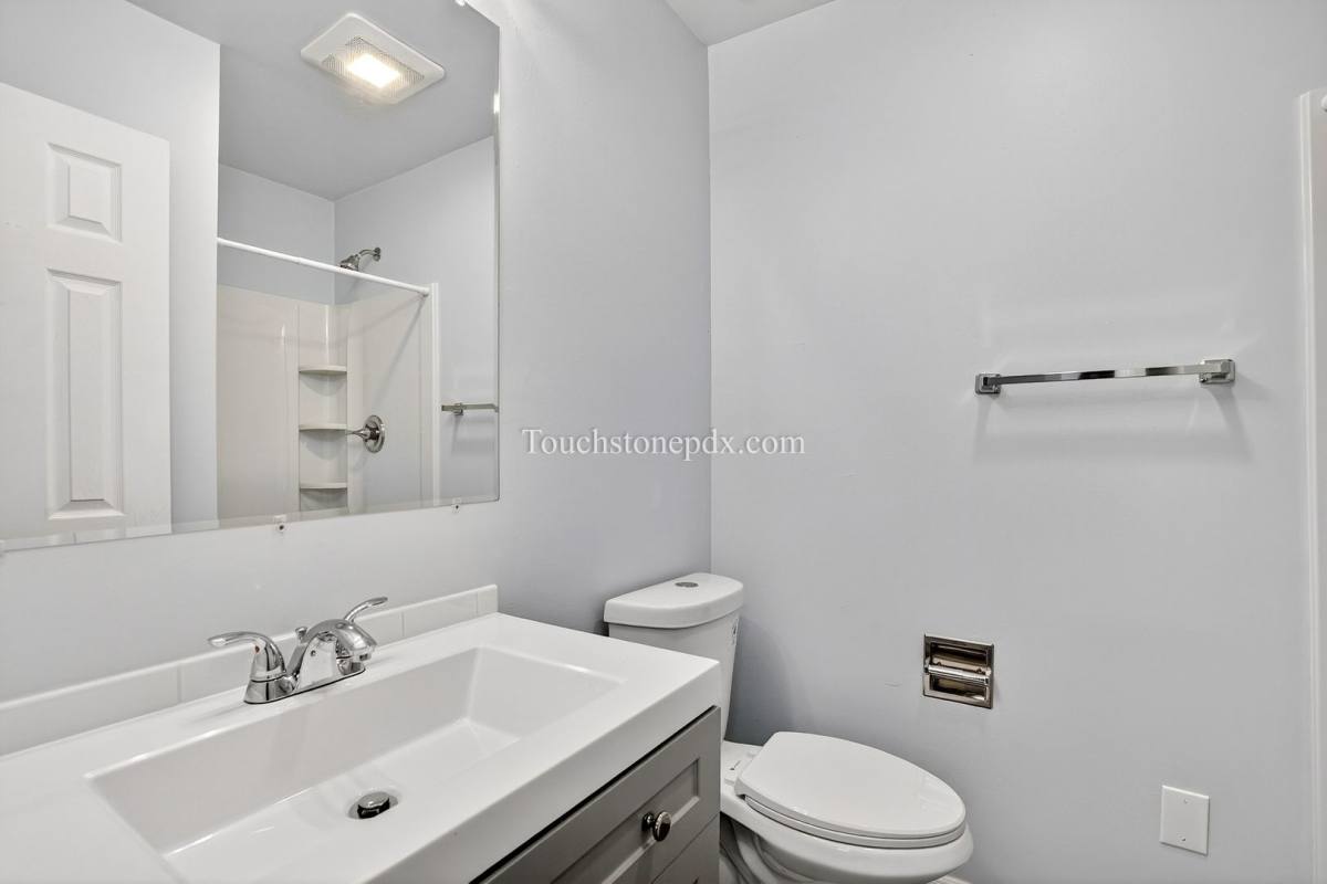 Apartment for rent at 2424 NW Kearney St, Portland, OR 97210