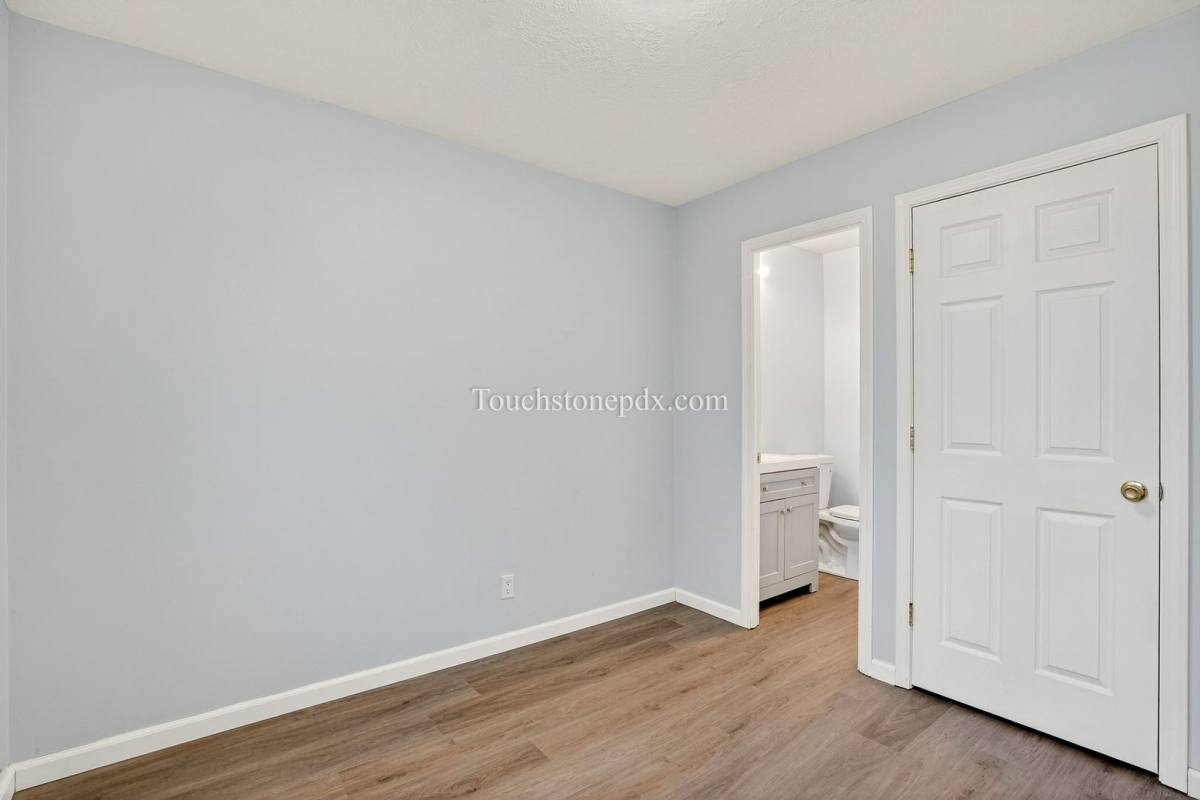 Apartment for rent at 2424 NW Kearney St, Portland, OR 97210