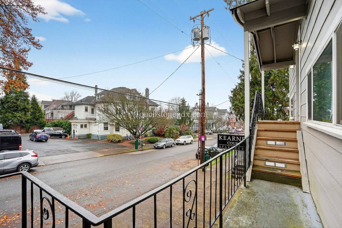 Apartment for rent at 2424 NW Kearney St, Portland, OR 97210