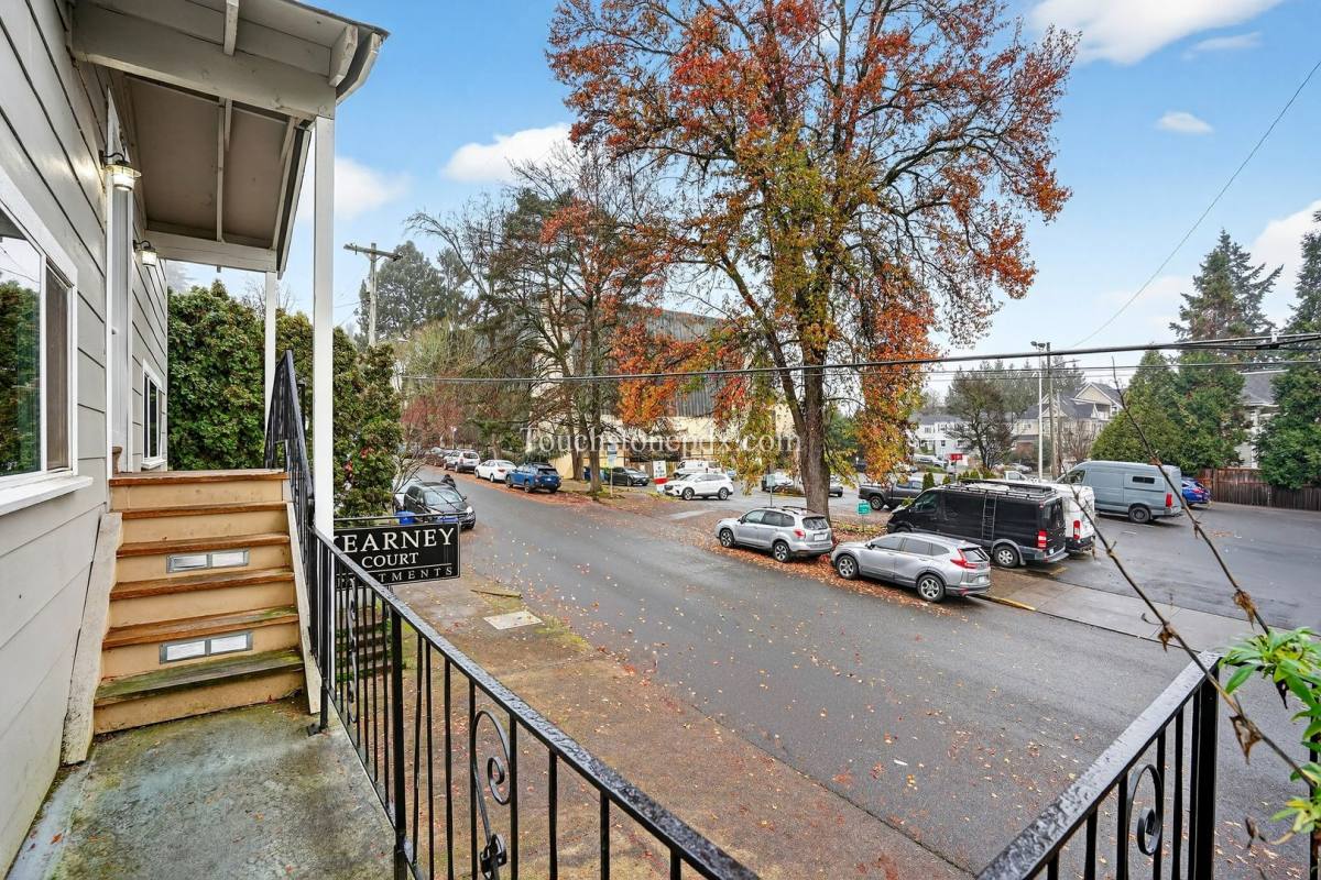 Apartment for rent at 2424 NW Kearney St, Portland, OR 97210