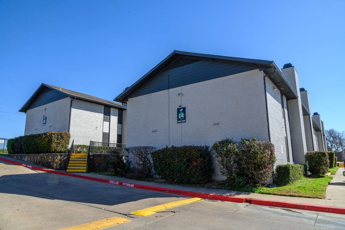 Apartment for rent at 201 W Tarrant Rd, Grand Prairie, TX 75050
