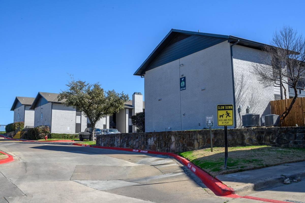 Apartment for rent at 201 W Tarrant Rd, Grand Prairie, TX 75050