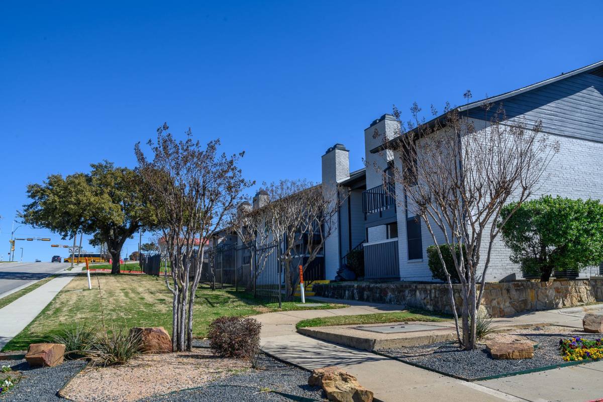 Apartment for rent at 201 W Tarrant Rd, Grand Prairie, TX 75050