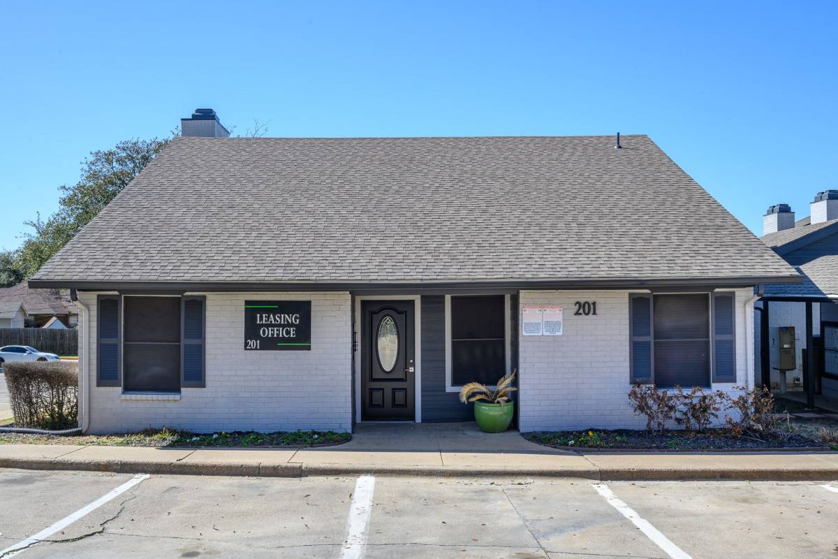 Apartment for rent at 201 W Tarrant Rd, Grand Prairie, TX 75050