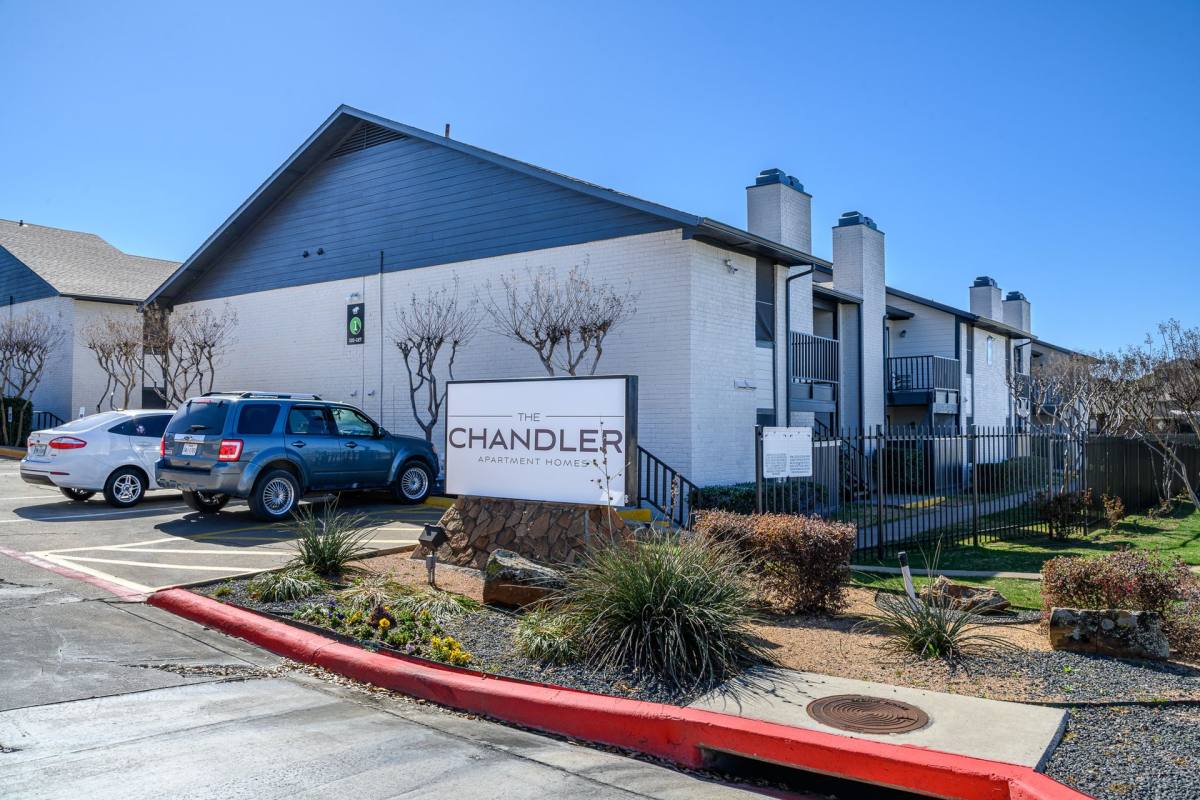 Apartment for rent at 201 W Tarrant Rd, Grand Prairie, TX 75050