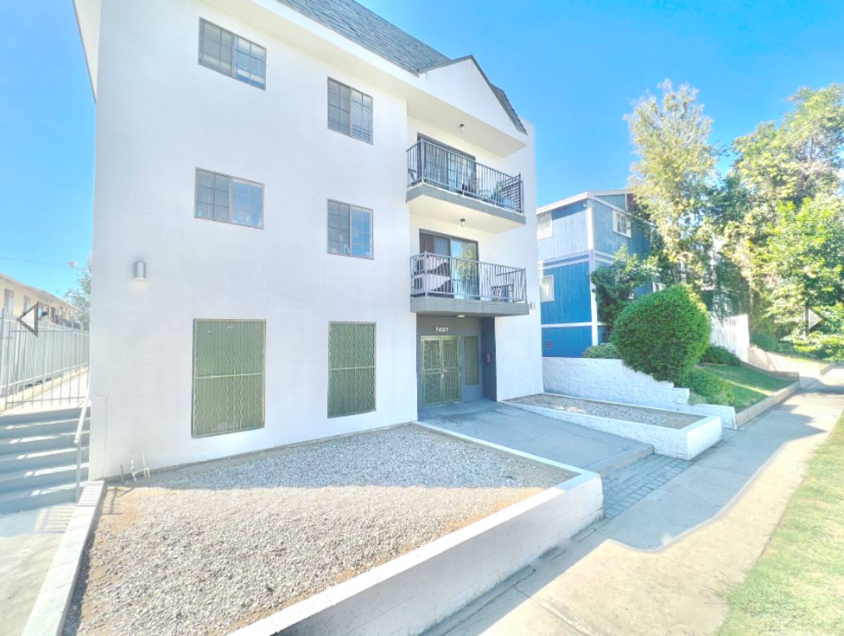 Apartment for rent at 7437 Haskell Ave, Van Nuys, CA 91406
