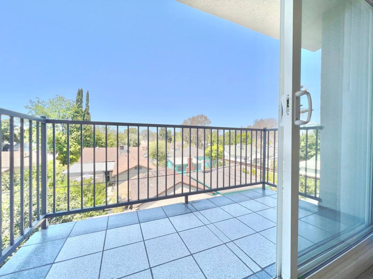 Apartment for rent at 7437 Haskell Ave, Van Nuys, CA 91406
