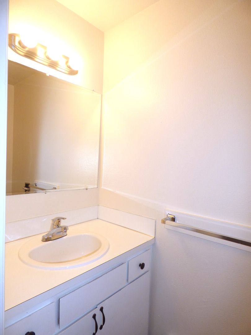 Apartment for rent at 4014-4040 Arleta Ave NE, Salem, OR 97303