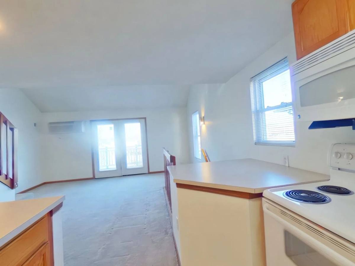 Townhouse for rent at 723 N 8th St, Terre Haute, IN 47807