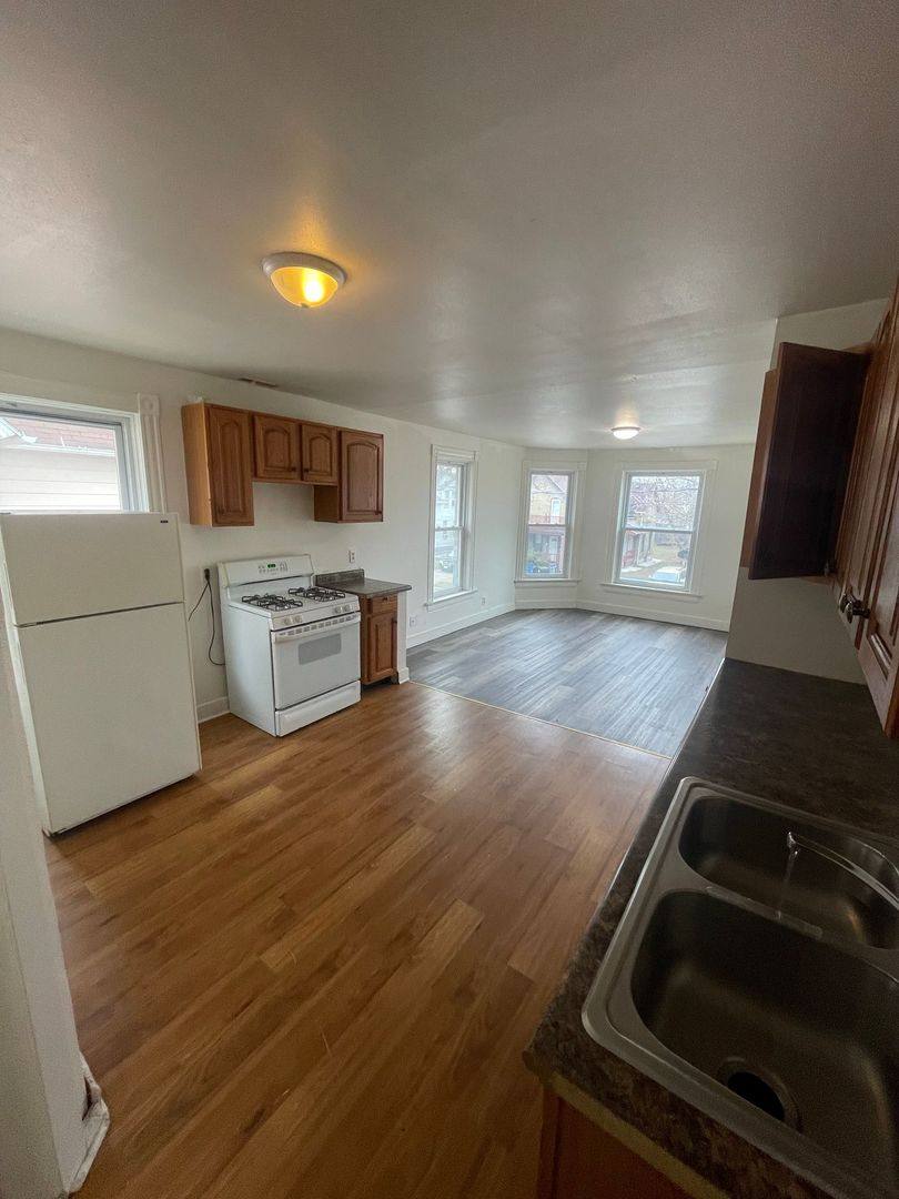 Apartment for rent at 1201 Hagerer St, Racine, WI 53402