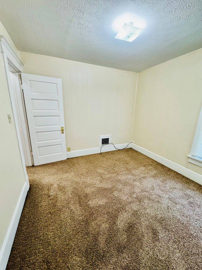 Apartment for rent at 108 Shafor St, Middletown, OH 45042