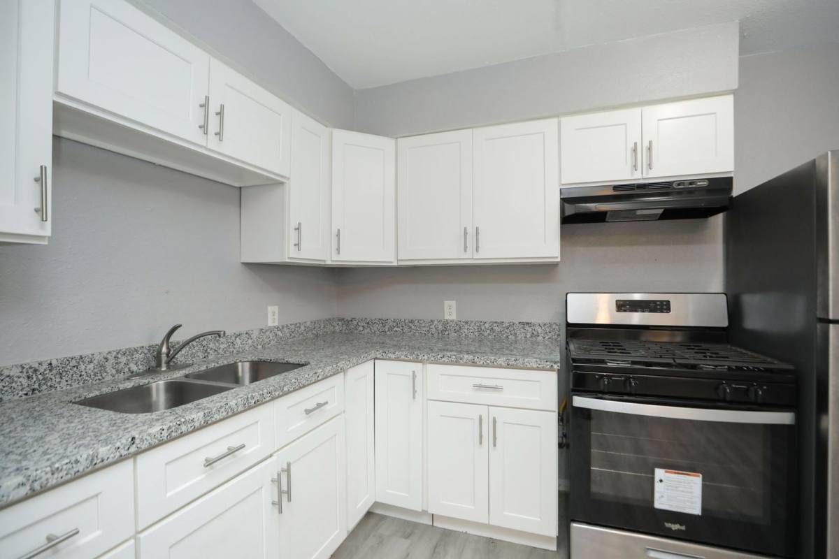 8127 Colonial Lane #2, Houston, TX 77051 - House for Rent - Image 8