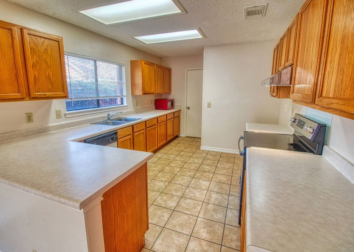 House for rent at 13911 Edge Point Dr, San Antonio, TX 78230