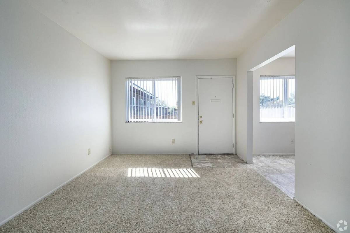Apartment for rent at 9805 Lilac Dr, Saint Louis, MO 63137