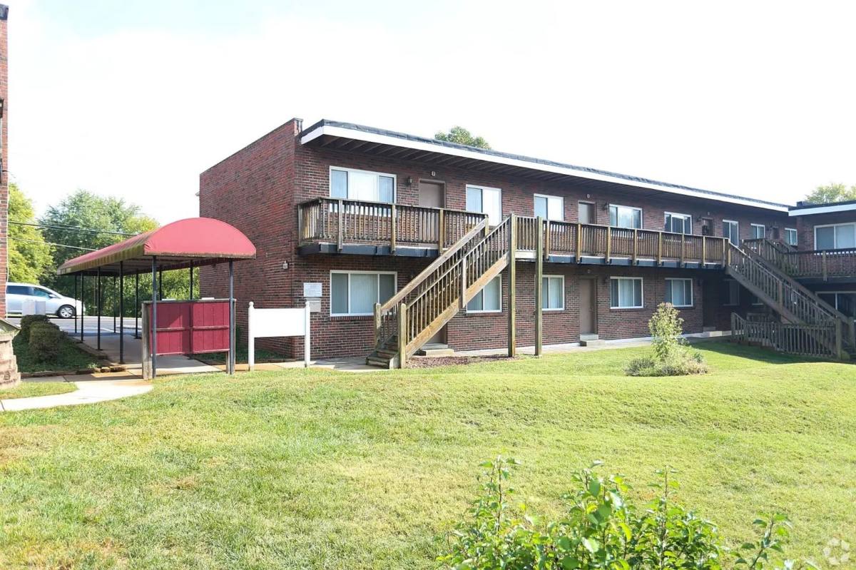 Apartment for rent at 9805 Lilac Dr, Saint Louis, MO 63137