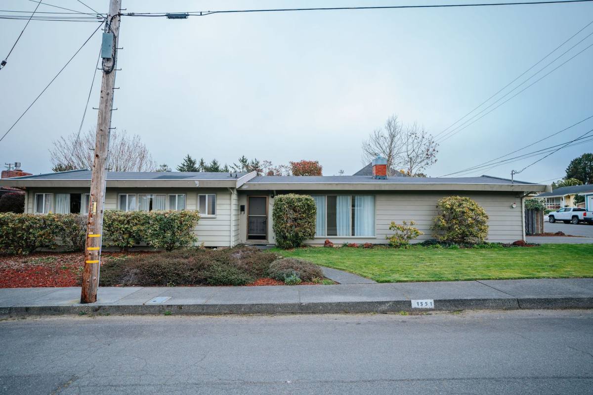 House for rent at 1551 Dean St, Eureka, CA 95501