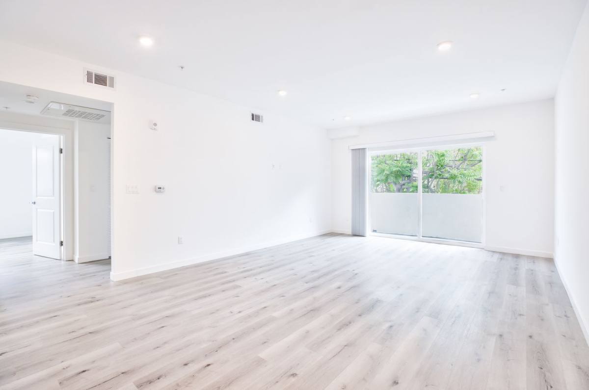 Apartment for rent at 14748 Victory Blvd, Van Nuys, CA 91411