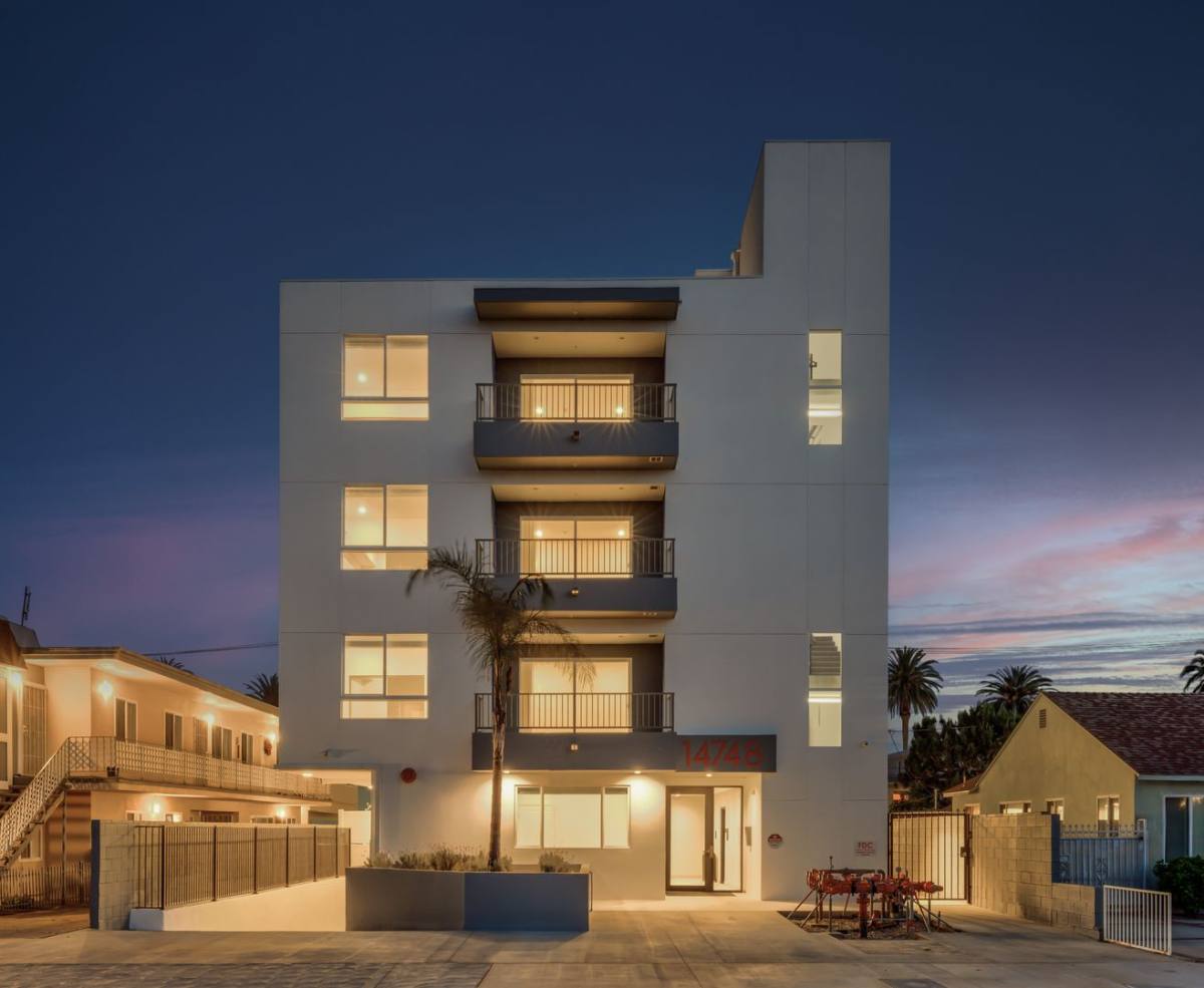 Apartment for rent at 14748 Victory Blvd, Van Nuys, CA 91411