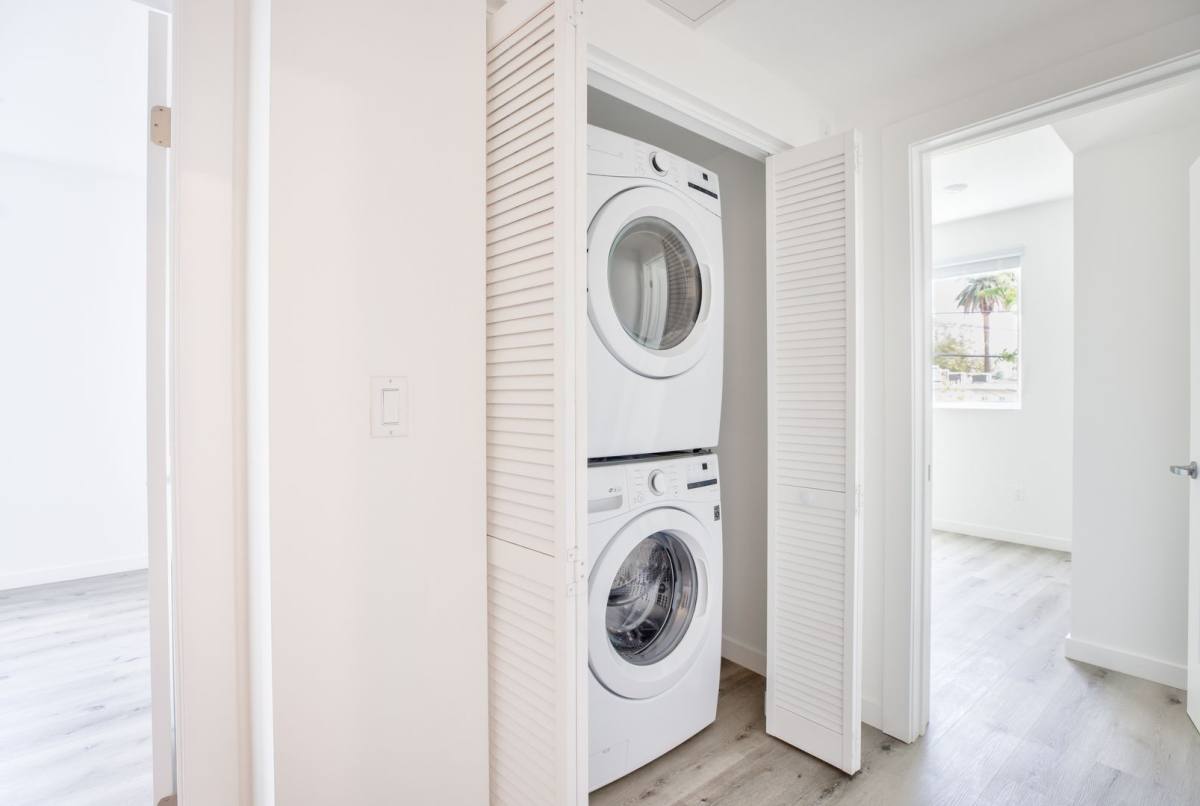 Apartment for rent at 14748 Victory Blvd, Van Nuys, CA 91411