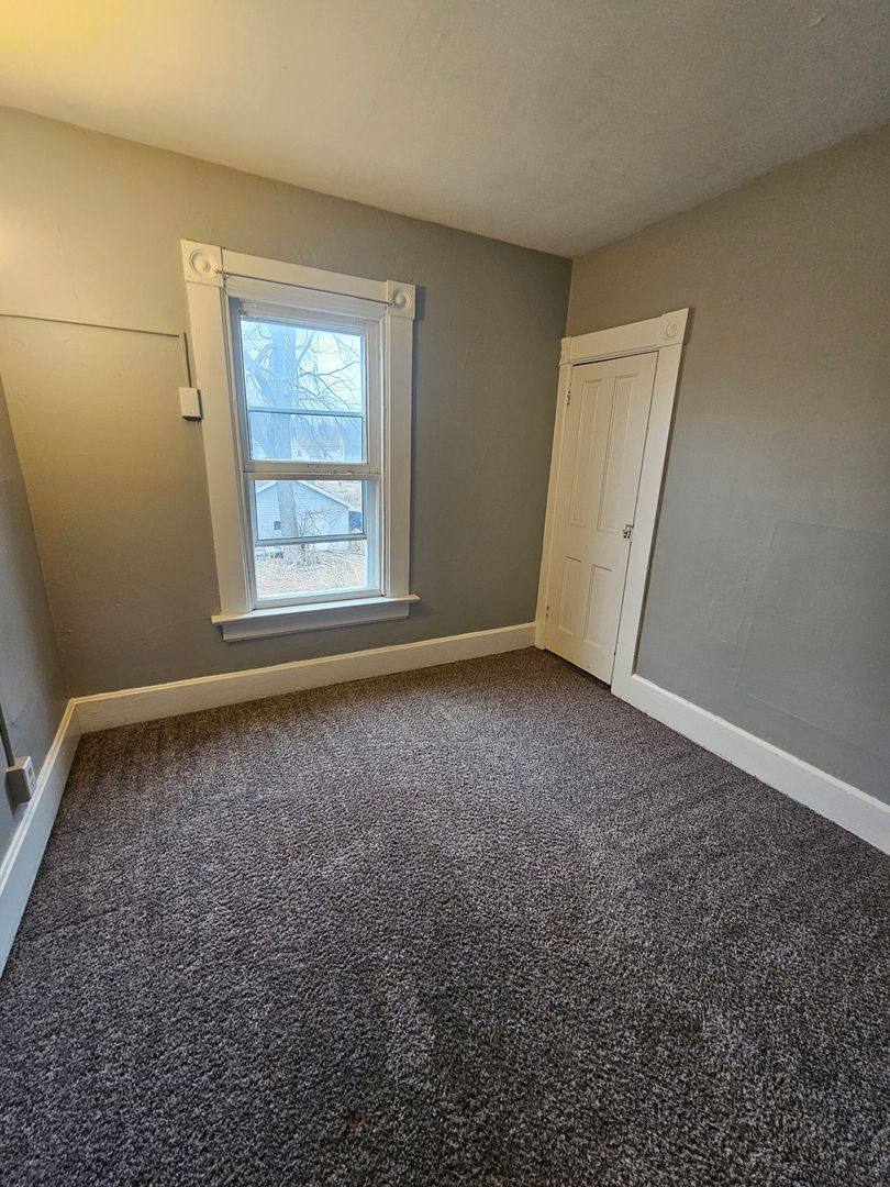 House for rent at 1912 Dixwell St, Davenport, IA 52802
