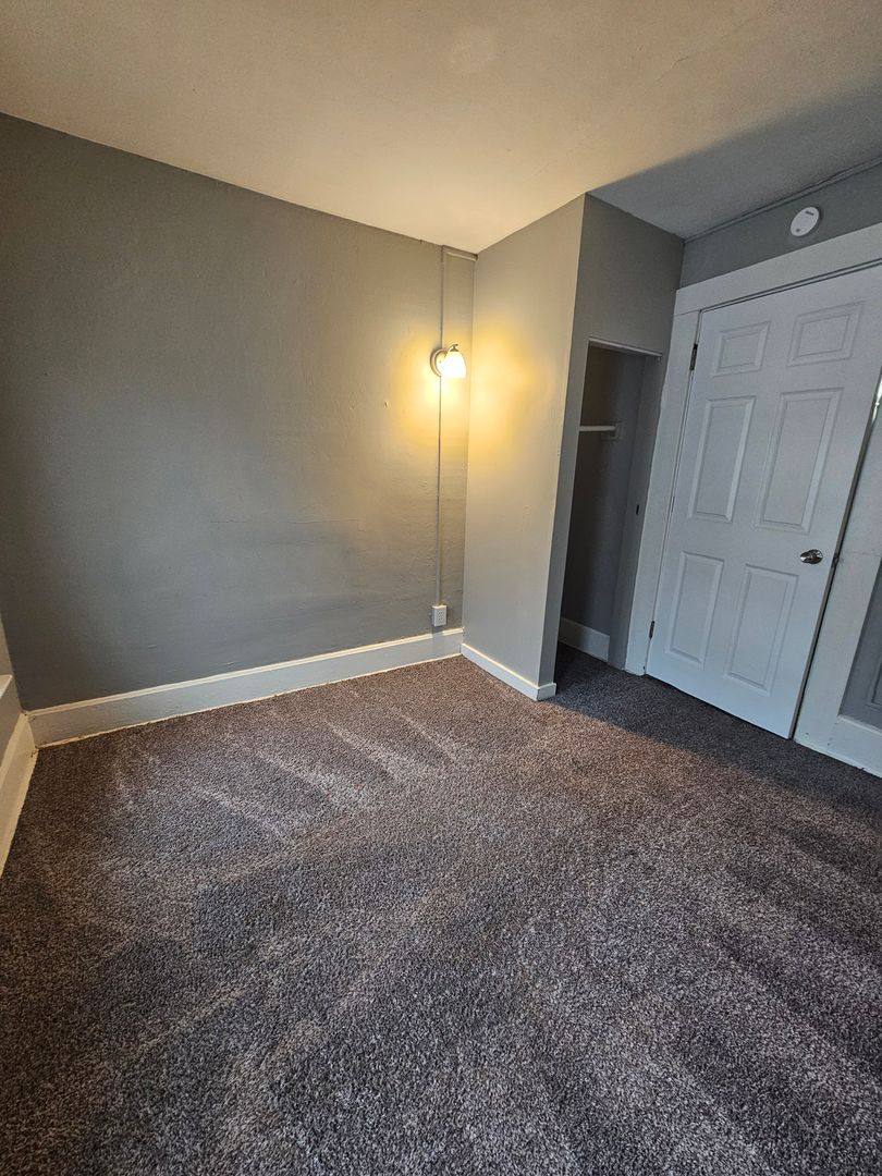 House for rent at 1912 Dixwell St, Davenport, IA 52802