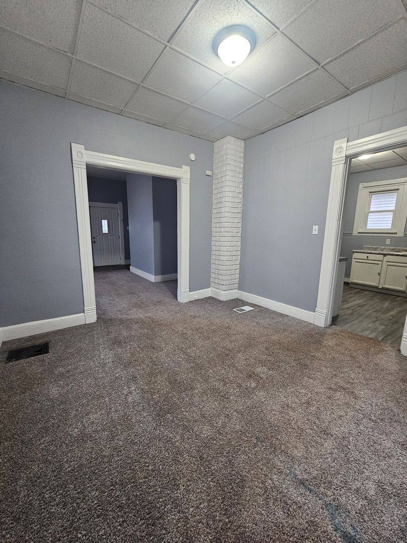 House for rent at 1912 Dixwell St, Davenport, IA 52802