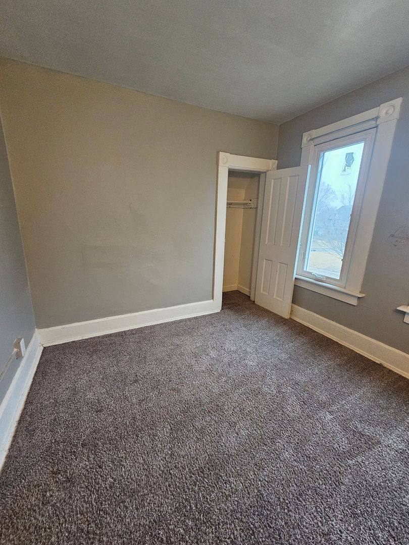 House for rent at 1912 Dixwell St, Davenport, IA 52802