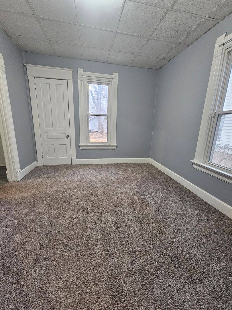 House for rent at 1912 Dixwell St, Davenport, IA 52802