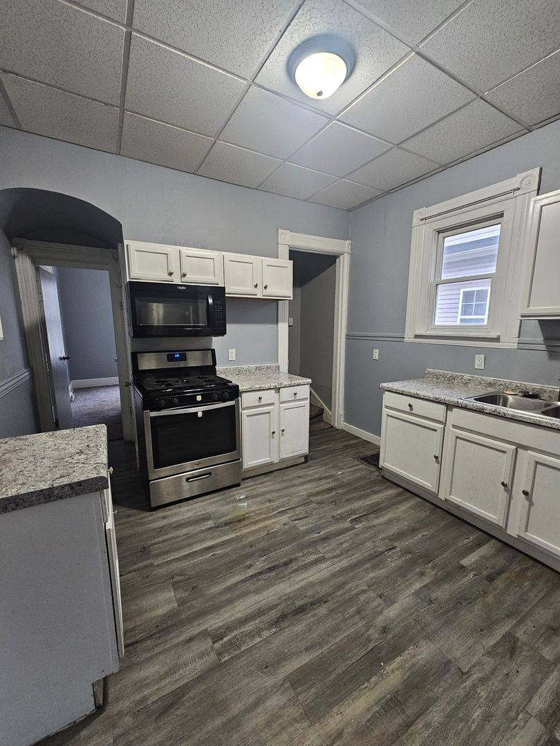 House for rent at 1912 Dixwell St, Davenport, IA 52802
