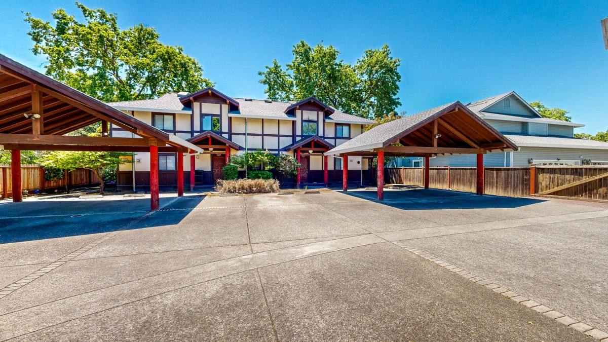 Apartment for rent at 1054-1058 Edwards Ave, Santa Rosa, CA 95401