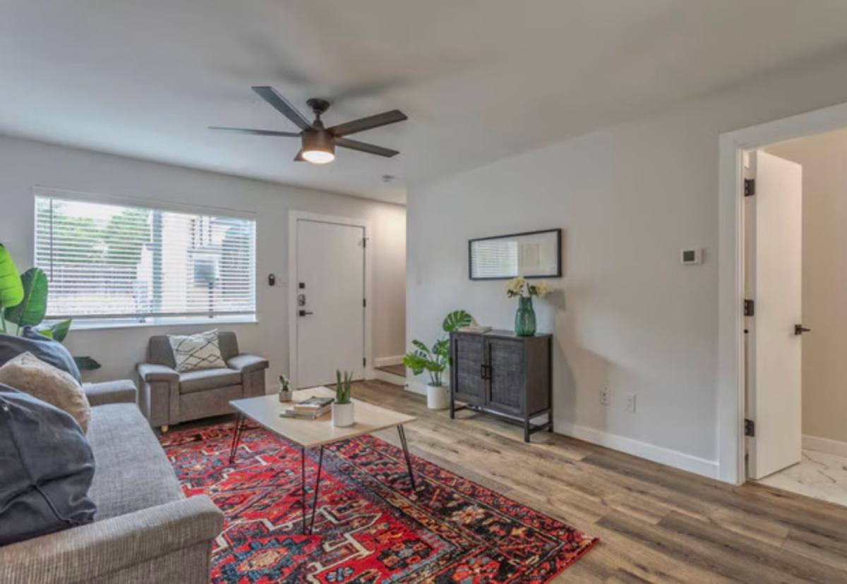 Apartment for rent at 425 N Rosemont Ave, Dallas, TX 75208