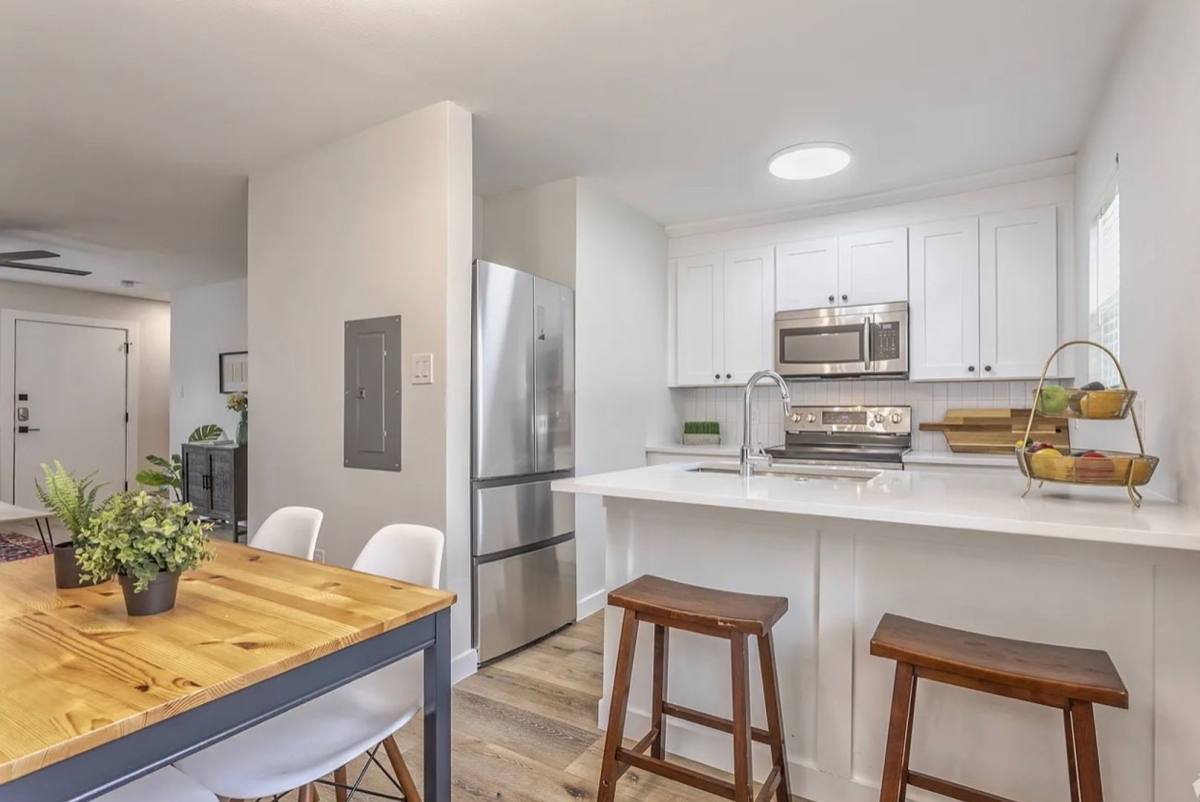 Apartment for rent at 425 N Rosemont Ave, Dallas, TX 75208