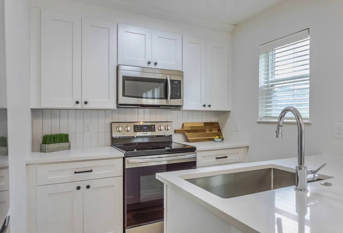 Apartment for rent at 425 N Rosemont Ave, Dallas, TX 75208