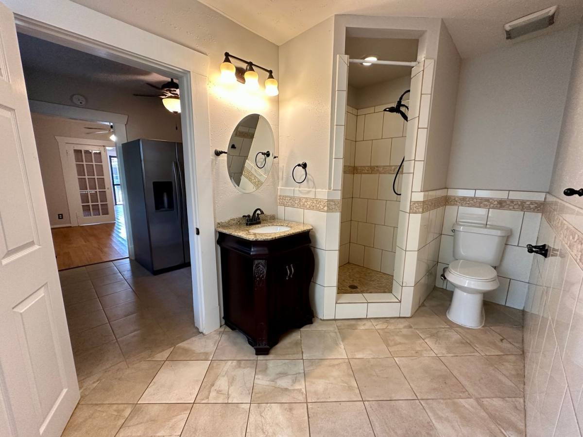 House for rent at 405 James St, Houston, TX 77009
