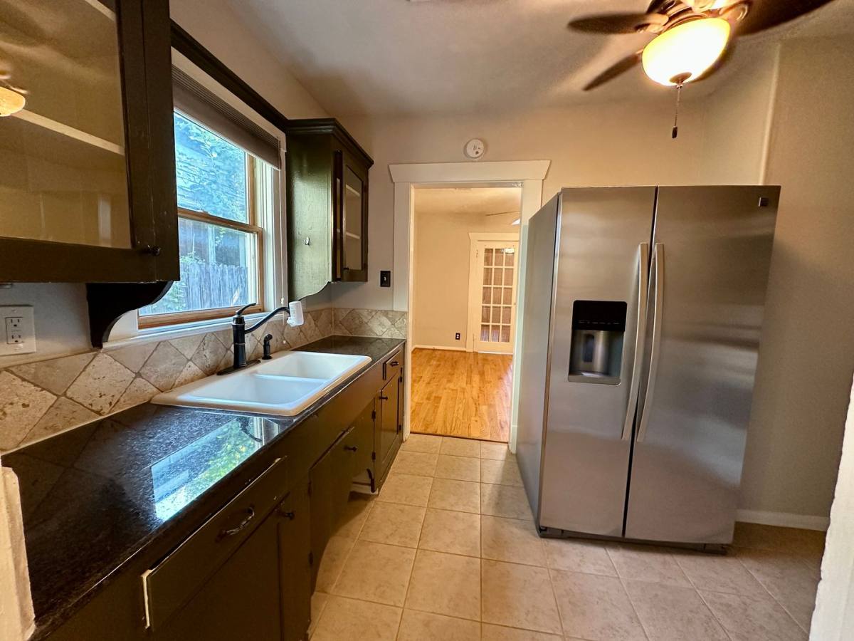 House for rent at 405 James St, Houston, TX 77009