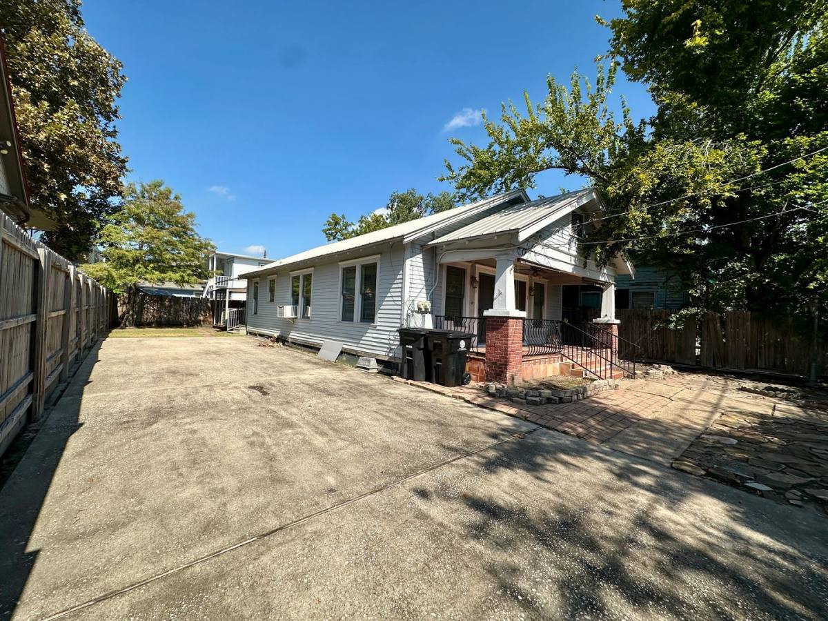 House for rent at 405 James St, Houston, TX 77009