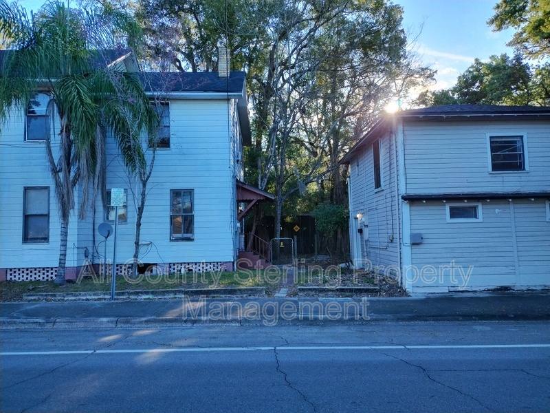 Apartment for rent at 237 SW 2nd Place #2, Gainesville, FL 32601