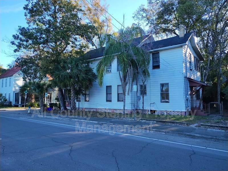 Apartment for rent at 237 SW 2nd Place #2, Gainesville, FL 32601