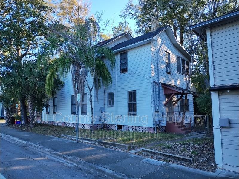 Apartment for rent at 237 SW 2nd Place #2, Gainesville, FL 32601