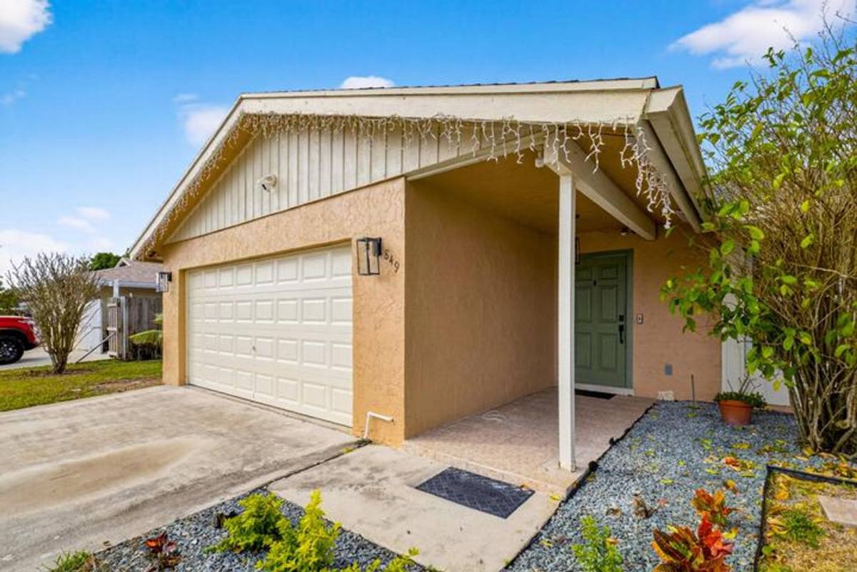 House for rent at 849 Camellia Dr, West Palm Beach, FL 33411