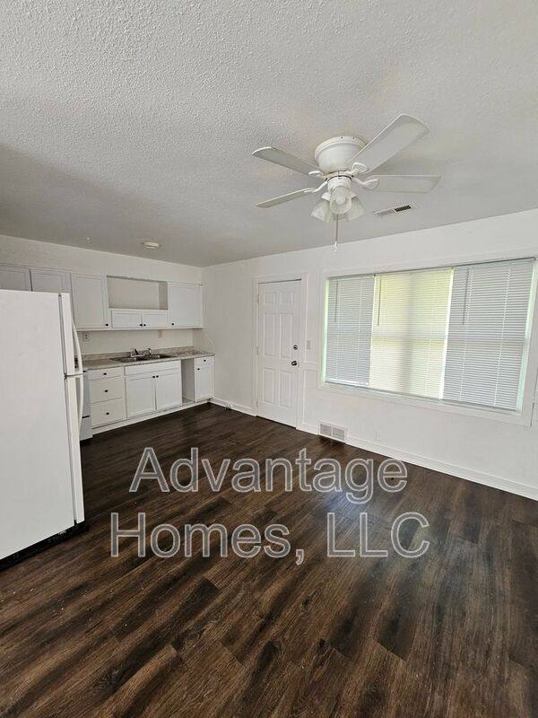 11410 Palmer Ave, Kansas City, MO 64134 - House for Rent - Image 6