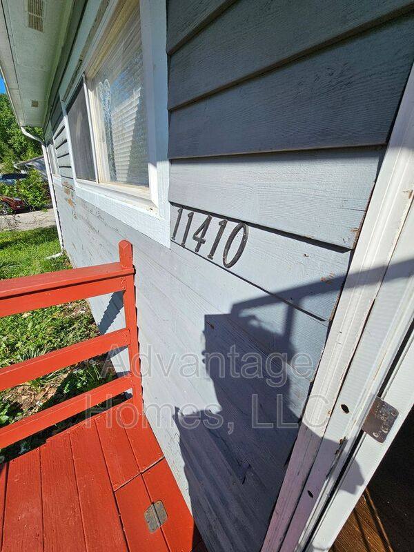 11410 Palmer Ave, Kansas City, MO 64134 - House for Rent - Image 2