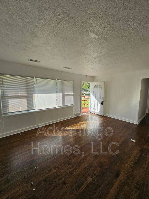 11410 Palmer Ave, Kansas City, MO 64134 - House for Rent - Image 5